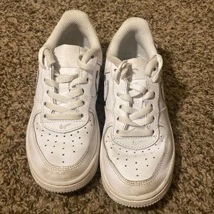 While size 11c air forces